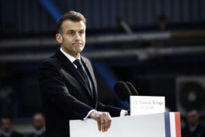 Macron anuncia expansão nuclear e oferece proteção militar à Europa pela primeira vez