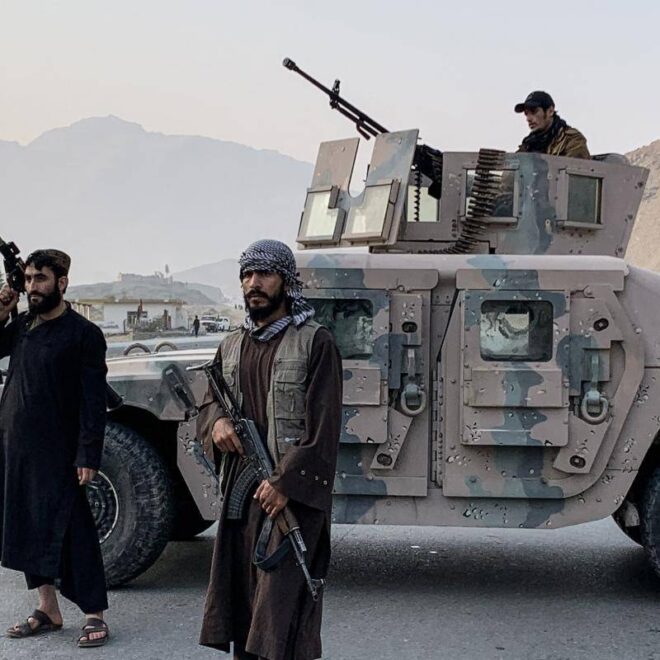 Paquistão declara “guerra aberta” contra o Talibã em escalada sem precedentes