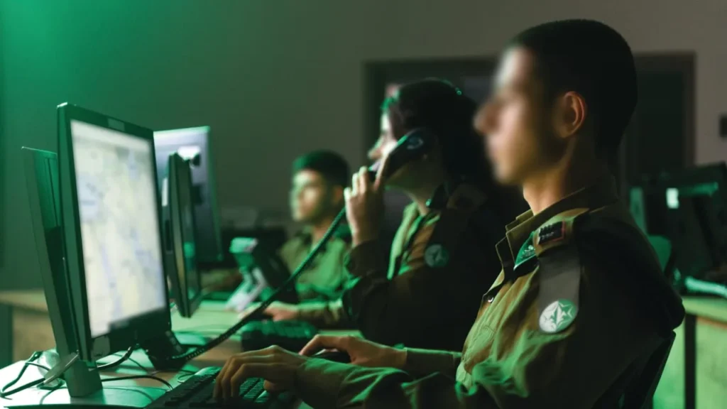 Soldados da unidade 8200 em ação.