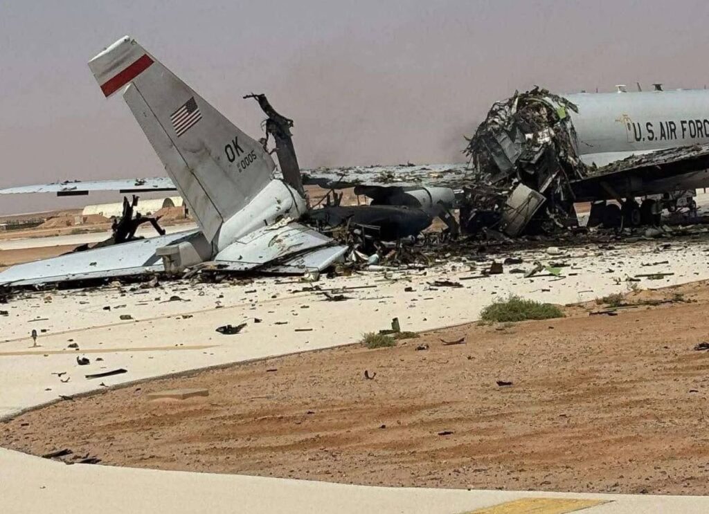 Os EUA perderam seu "olho no céu" no Oriente Médio — e a Rússia pode ter ajudado o Irã a achá-lo 1 Aeronave E-3G Sentry AWACS da Força Aérea dos EUA destruída por míssil iraniano na base aérea Prince Sultan