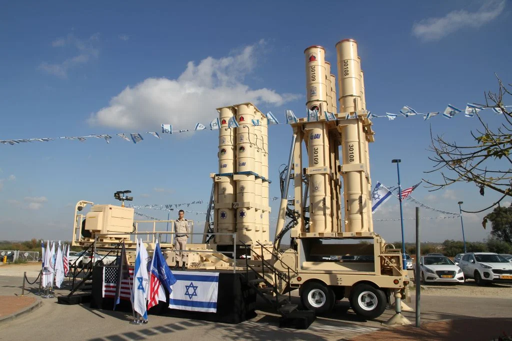 O Irã está usando "chuva de bombas" contra Israel — por quê é tão difícil abatê-los? 4 Sistema de defesa antimíssil Arrow-3 em posição de lançamento
