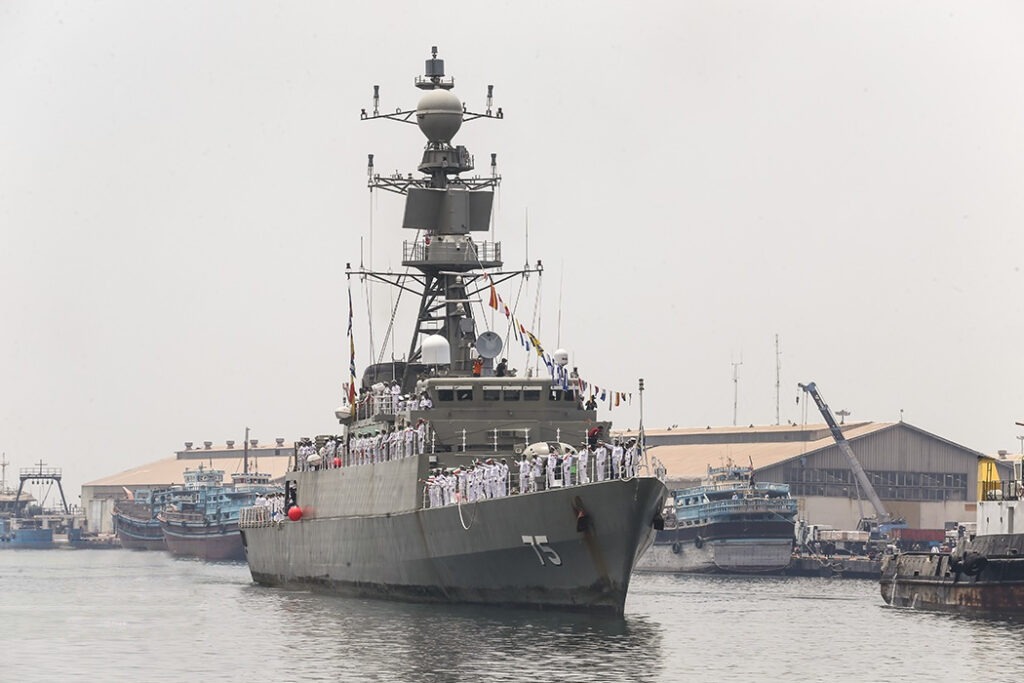 EUA Destroem Arsenal Iraniano, Afundam Frota e Miram a Ilha que Sustenta o Regime 2 Iris Dena em foto de 2023, retrato pessoal registrado no ano