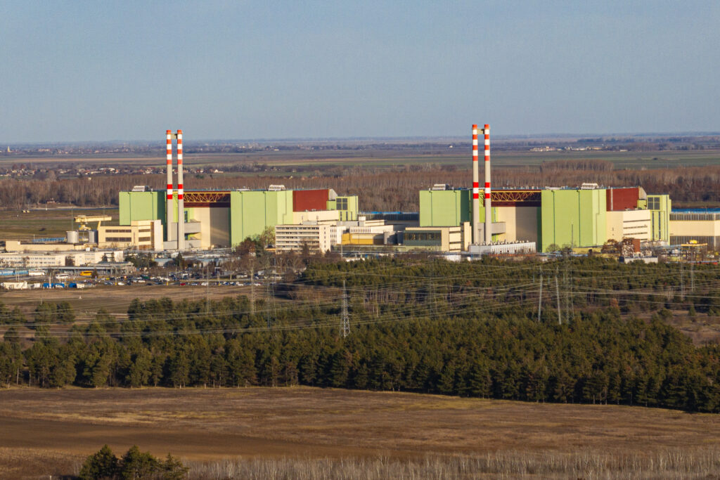 O líder húngaro que governa há 16 anos com dinheiro russo está perdendo as eleições — e botando a culpa na Ucrânia 3 Usina nuclear de Paks - a primeira e única em operação na Hungria.