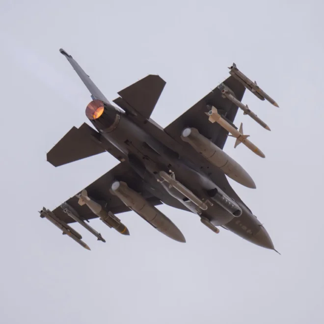 “Míssil de Calor” Iraniano Acerta F-35 de US$ 100 Milhões no Céu do Irã