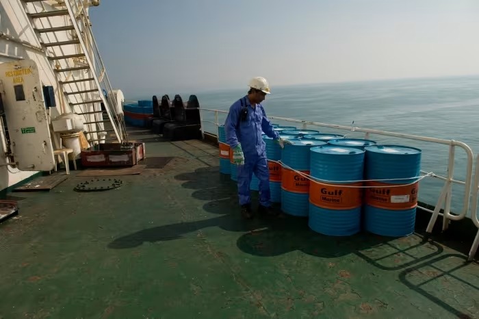 Convés do petroleiro Devon em Kharg Island antes de transportar petróleo bruto para a Índia em 2018