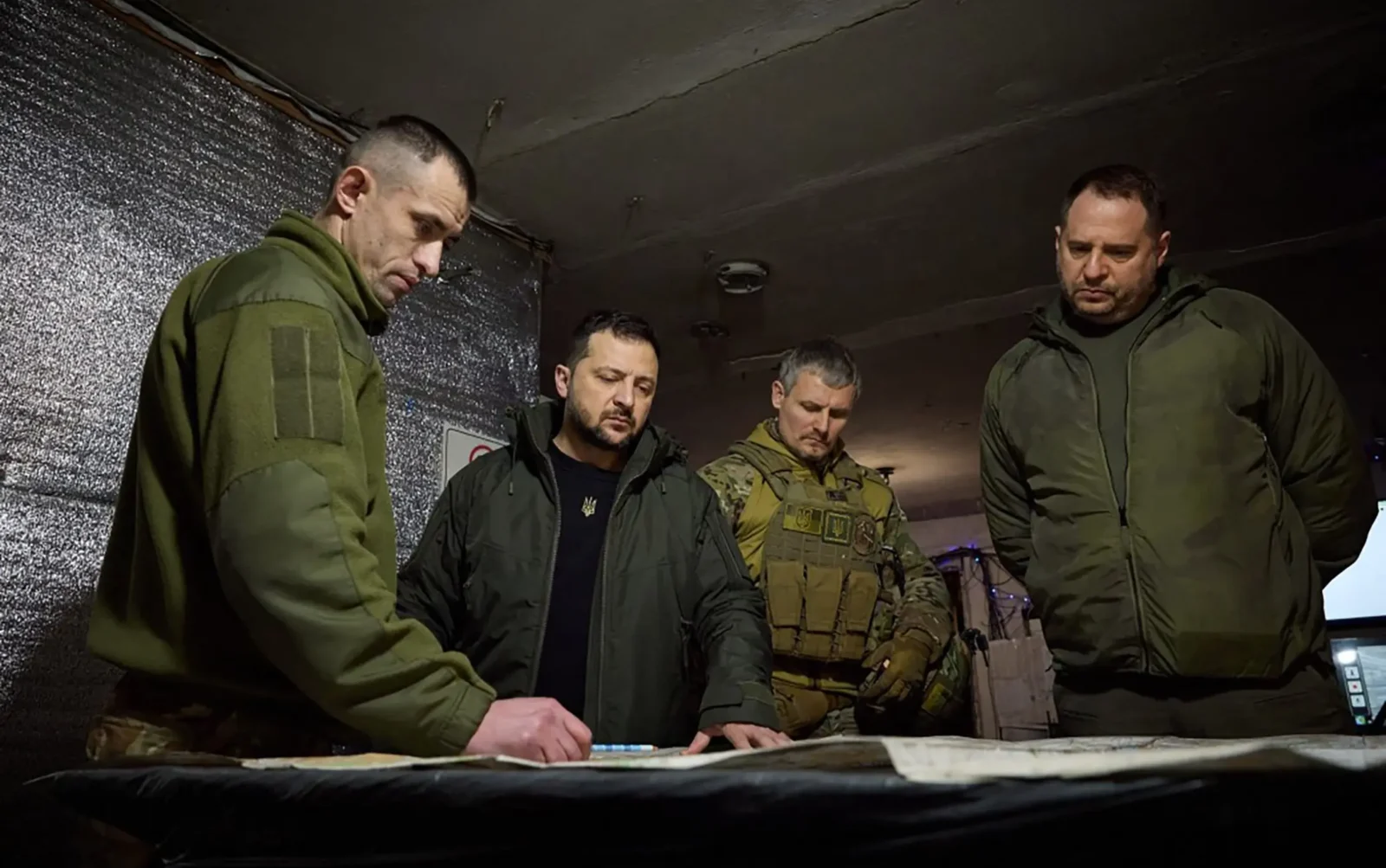 Presidente ucraniano Zelensky visita Avdiivka e condecora defensores da cidade em dezembro de 2023
