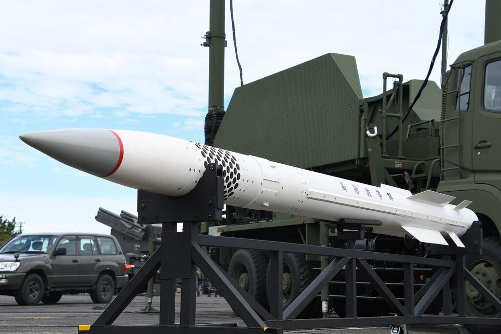 Míssil PAC-3 do sistema de defesa antiaérea Patriot utilizado pela JASDF