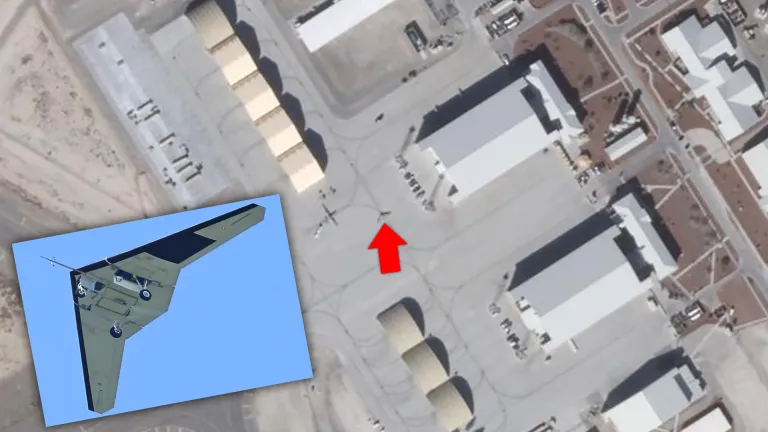 Drone secreto americano é flagrado em plena luz do dia na Grécia — e estava caçando mísseis iranianos 3 Suposta foto do RQ-180 no deserto de Mojave, na Califórnia.