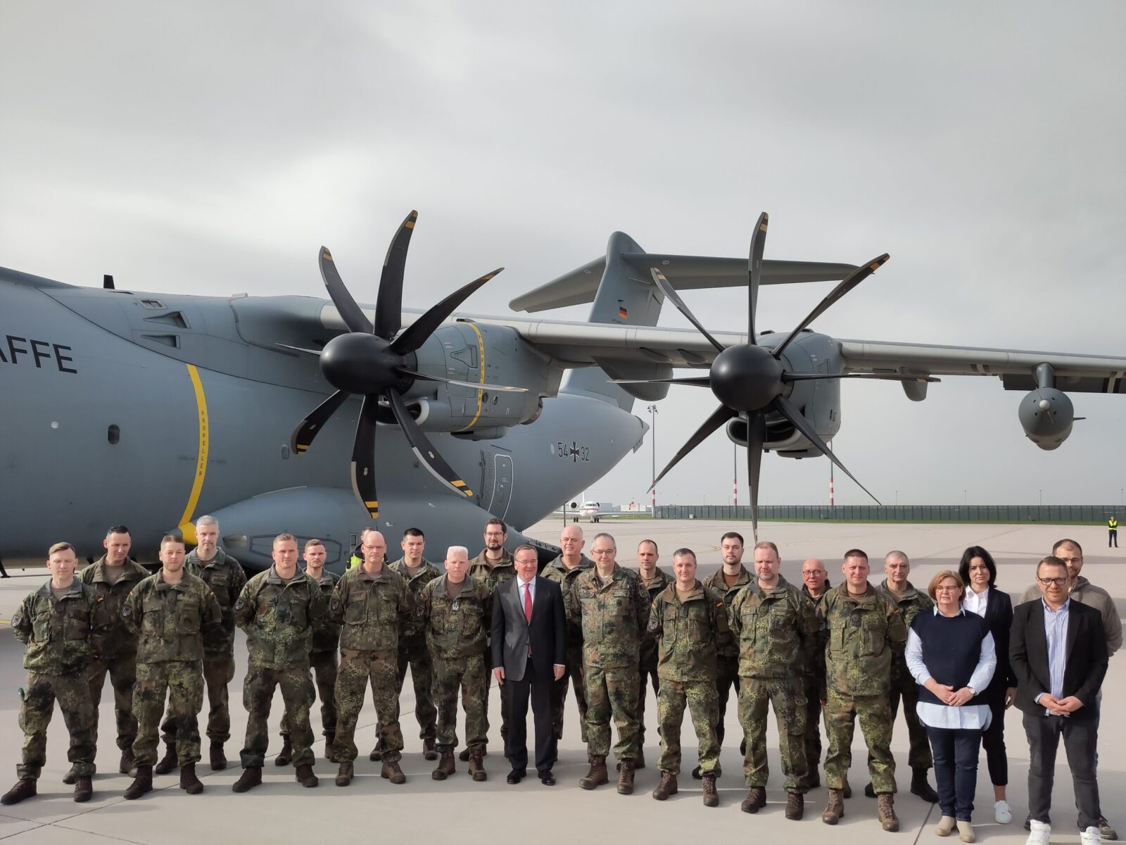 Putin acordou a Alemanha: o rearmamento que pode mudar o equilíbrio da Europa 3 Primeiro grupo de soldados alemães da 45ª Brigada em Vilnius, em 8 de abril de 2024. Foto: Ministério da Defesa da Lituânia.