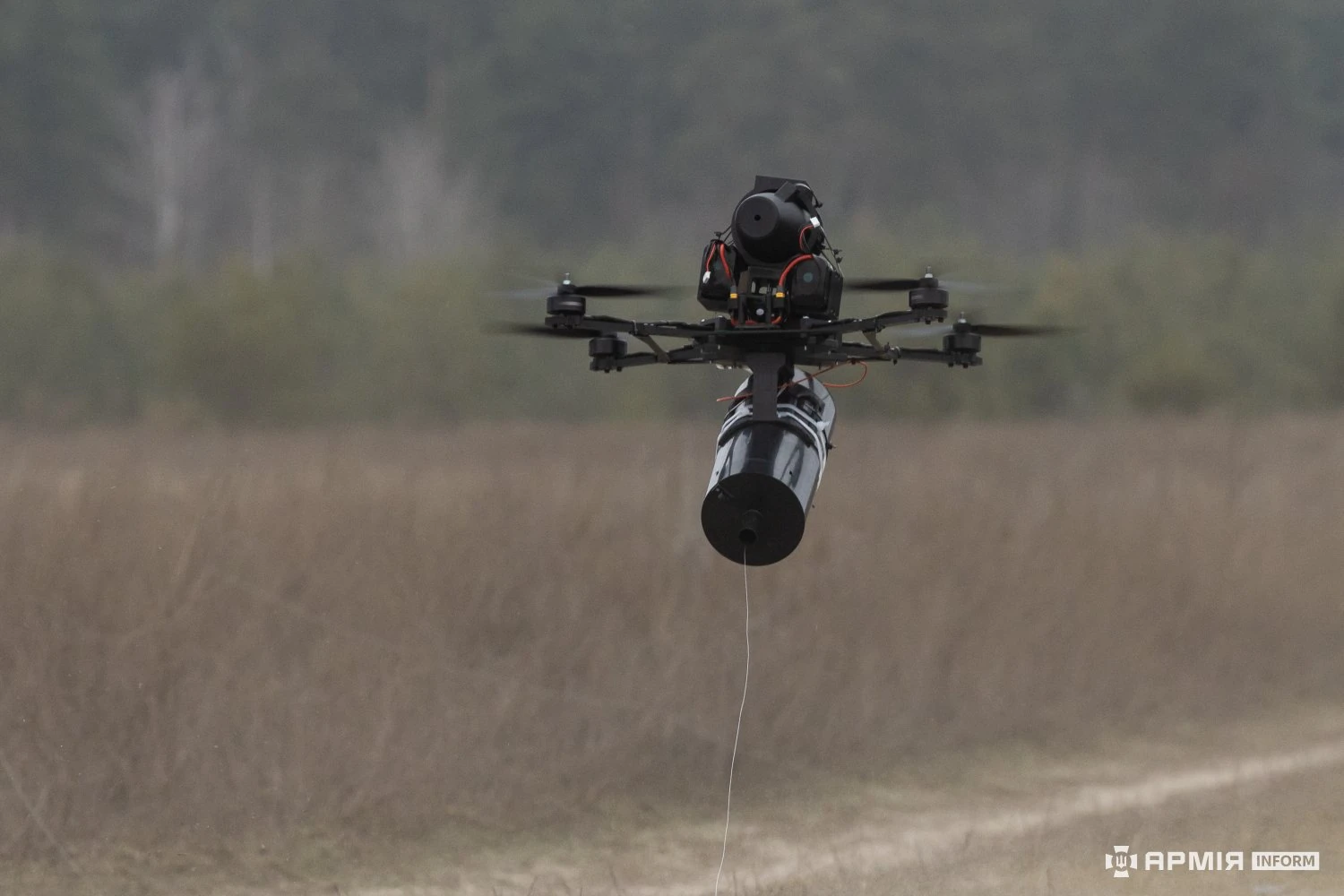 Ucrânia acaba de revelar a arma que resolve um dos maiores problemas da guerra de drones 2 Drone de fibra óptica ucraniano. Foto: АрміяІнформ
