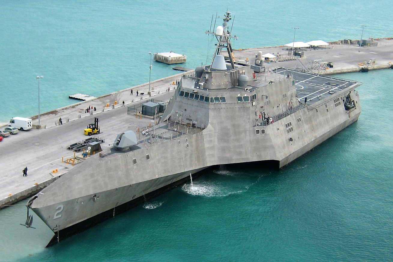 EUA começam a desminar o Estreito de Ormuz, e o desafio é maior do que parece 3 Navio de combate litorâneo da Marinha dos EUA, USS Independence, atracado em Key West, na Flórida, em 29 de março de 2010, an
