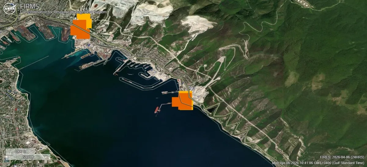 Ucrânia ataca a Rússia e o estrago foi tão grande que a NASA detectou do espaço 3 Imagem da NASA FIRMS mostra focos de incêndio no porto russo de Novorossiysk, incluindo a área do terminal de petróleo de She