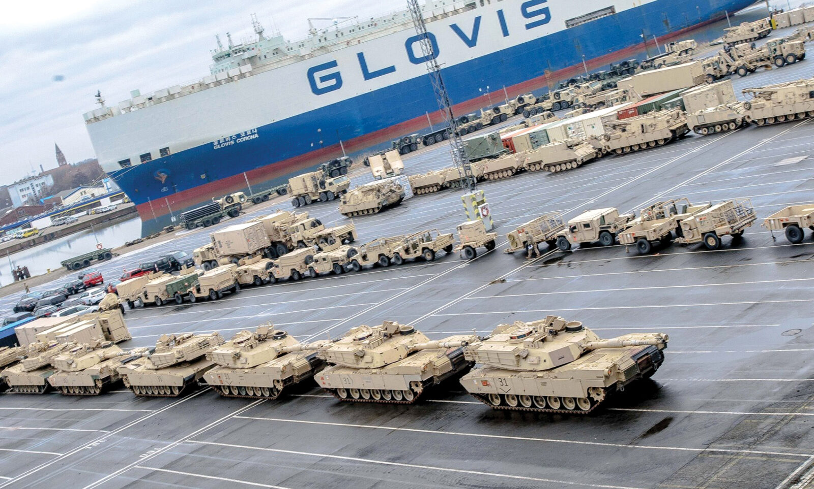 Alemanha prepara maior porto de carros da Europa para virar corredor militar da OTAN 4 Chegada ao porto de Bremerhaven da 3ª Brigada Blindada de Combate dos Estados Unidos em 2017. A unidade inclui milhares de so
