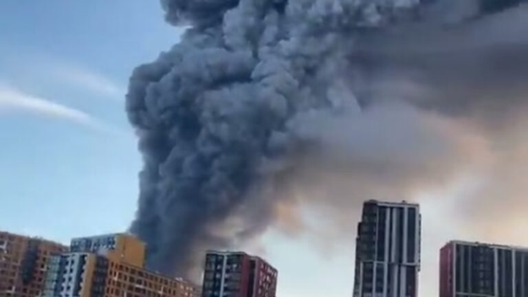 Pela quinta vez em seis dias, drones ucranianos incendeiam armazéns da Wildberries em São Petersburgo
