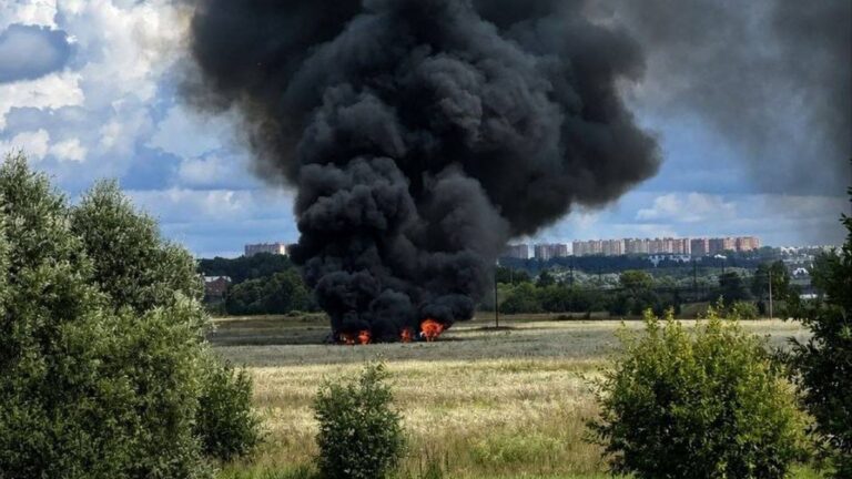 Caça furtivo Su-57, o mais avançado da Rússia, cai perto de Moscou durante voo de treino