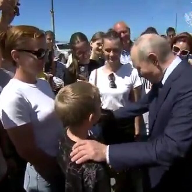 Putin visita pela primeira vez ilha reivindicada pelo Japão e provoca protestos