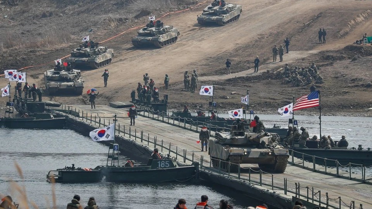 Trump manda cortar exercícios com a Coreia do Sul horas antes do início 1 Imagem: reprodução de redes sociais (@visegrad24). Foto de arquivo de exercício anterior.