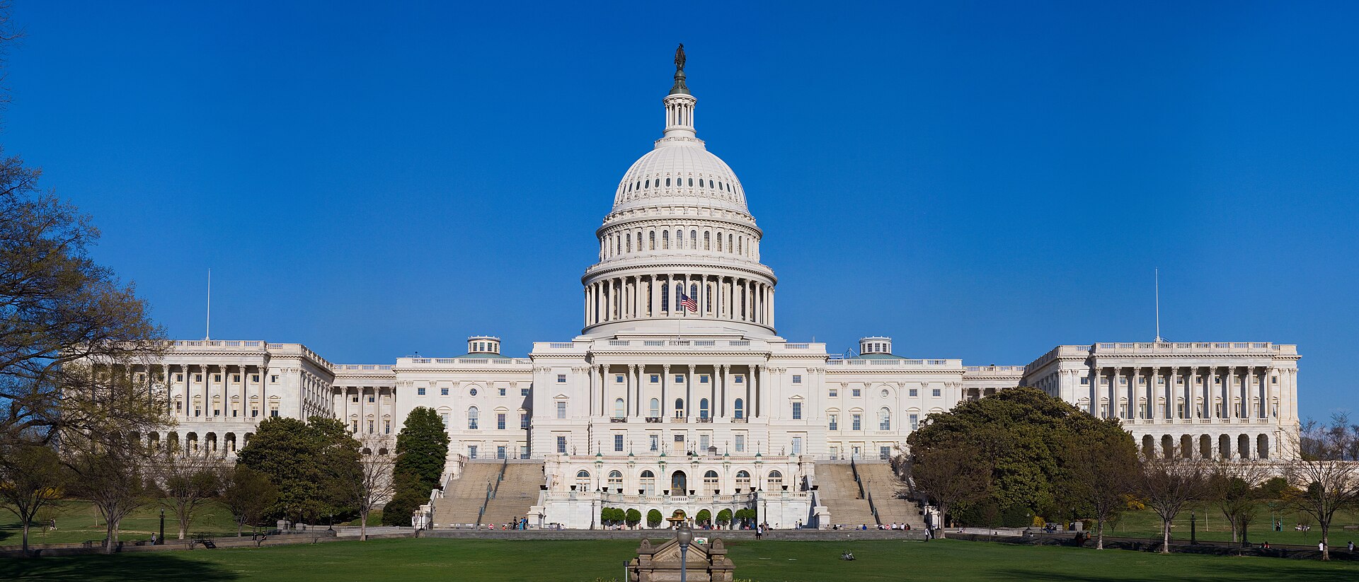 Democratas e até aliados de Trump pedem sua saída — mas é possível remover um presidente à força? 2 Capitólio dos Estados Unidos, em Washington. Foto: Noclip (domínio público)