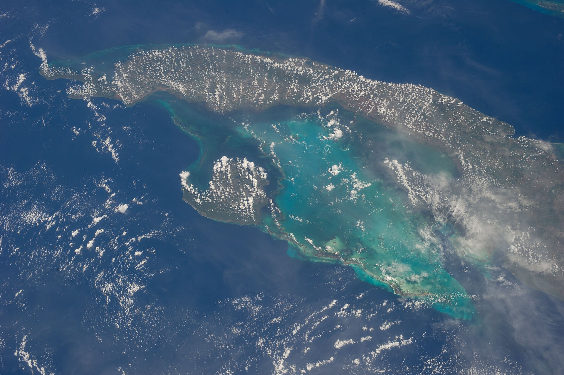O regime cubano está negociando com os EUA pela primeira vez — e o que está em jogo vai além do petróleo 2 Cuba vista da Estação Espacial Internacional. Imagem: NASA (domínio público)
