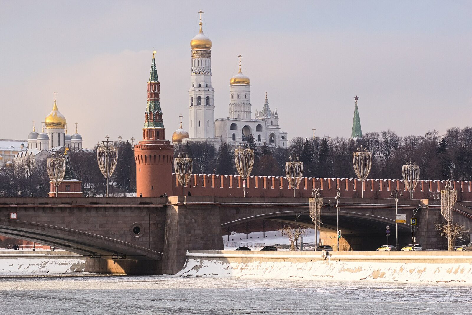 Como Rússia e China Estão Ajudando o Irã a Mirar Alvos Americanos e Israelenses 1 Vista do Kremlin, em Moscou. Foto: Retired electrician (CC0 – domínio público)