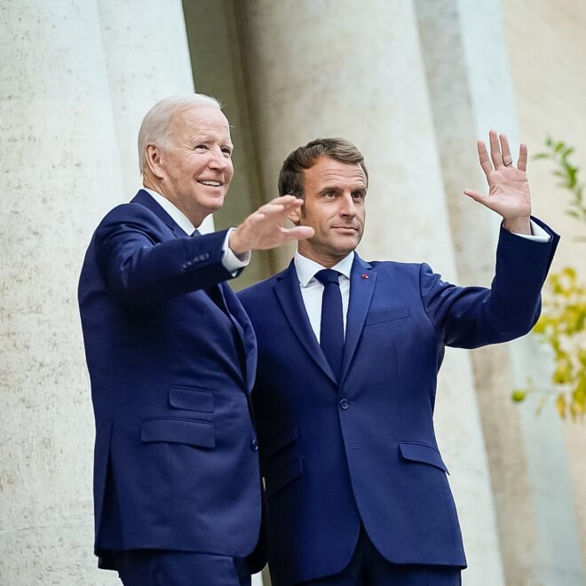 Macron anuncia expansão nuclear e oferece proteção militar à Europa pela primeira vez