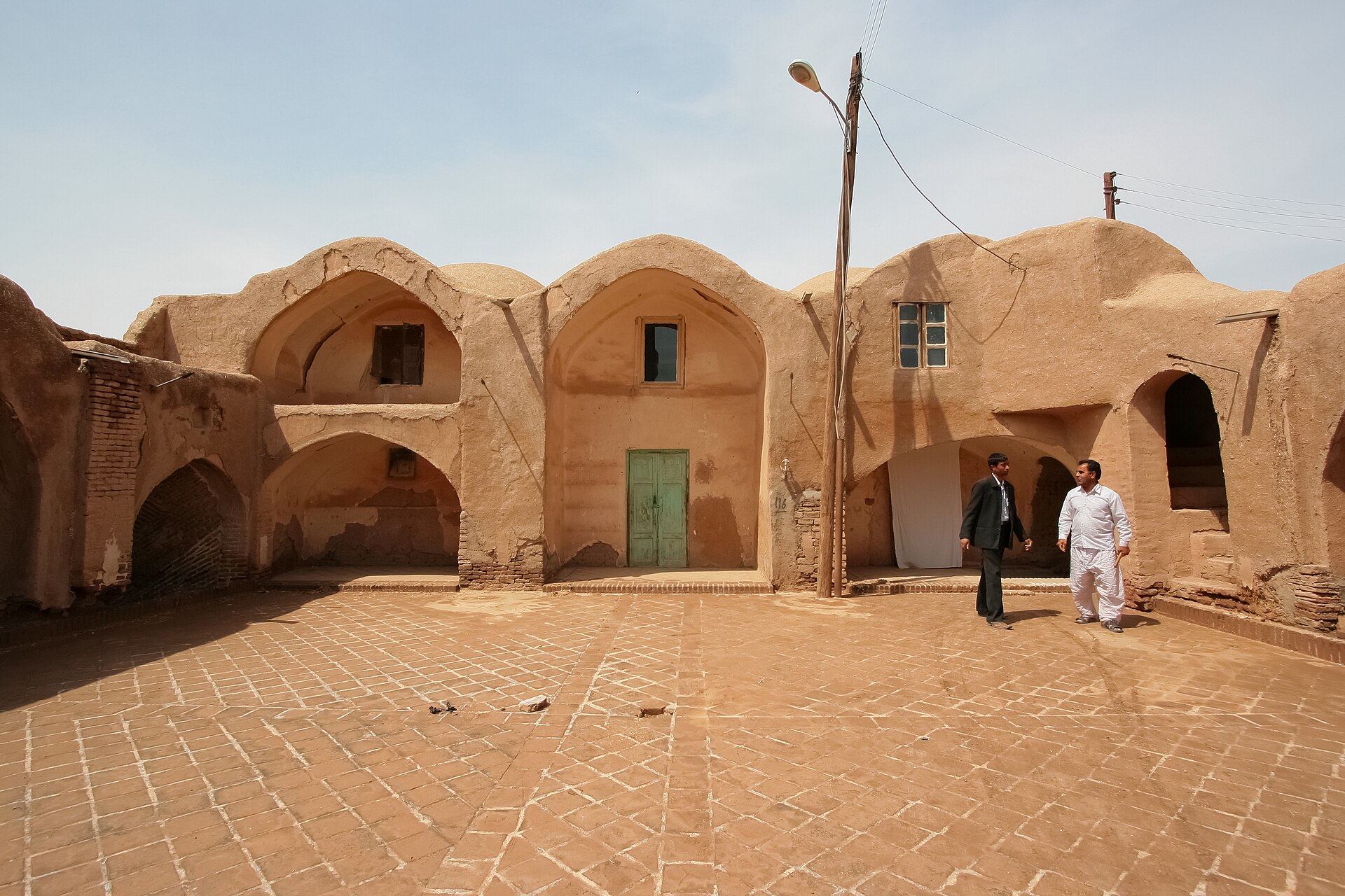 O que são os Aiatolás: História e poder da liderança religiosa no Irã 2 Mesquita Jameh de Pachian, na província de Qom, centro do clero xiita no Irã. Foto: Mostafa Meraji (CC0 – domínio público)